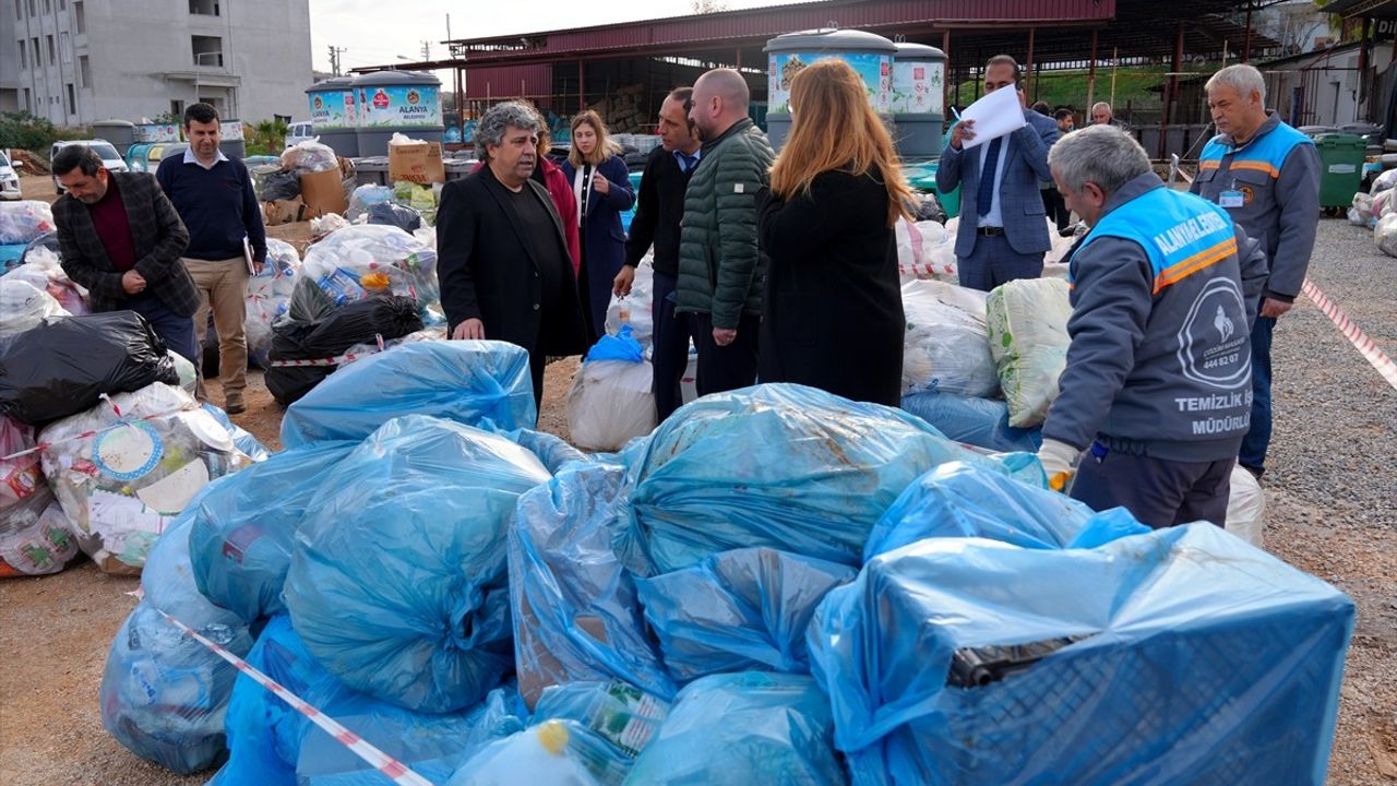 Alanya'da 45 Günde 15 Ton Atık Toplandı