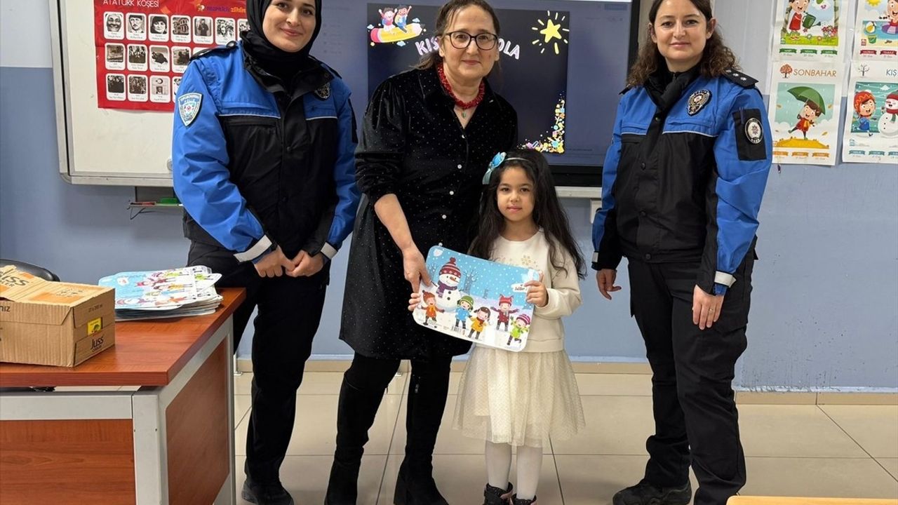 Amasya'da Polisler Şehit Meslektaşlarının Kızını Karne Gününde Ziyaret Etti