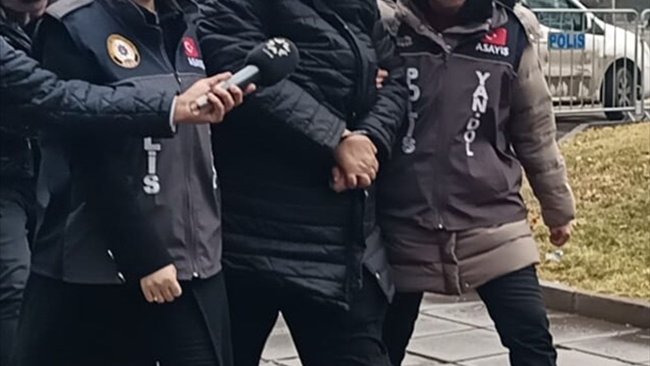 Ankara'da Kendini Hakim Olarak Tanıtan Dolandırıcılar Yakalandı