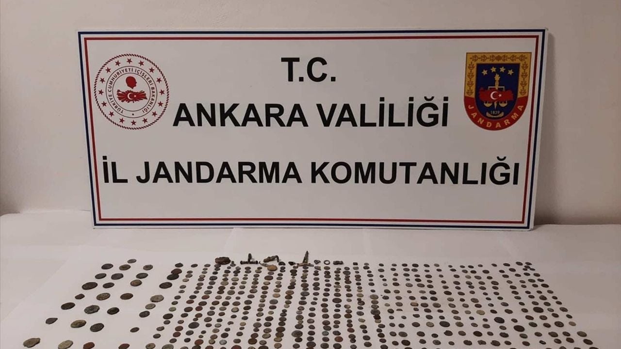 Ankara'da Tarihi Eser Kaçakçılığı Operasyonu: 530 Obje ve Sikke Ele Geçirildi