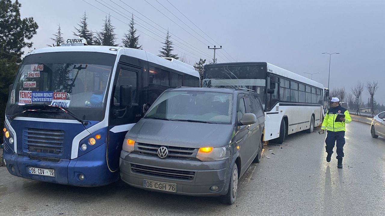 Ankara'da Zincirleme Trafik Kazasında 26 Yaralı