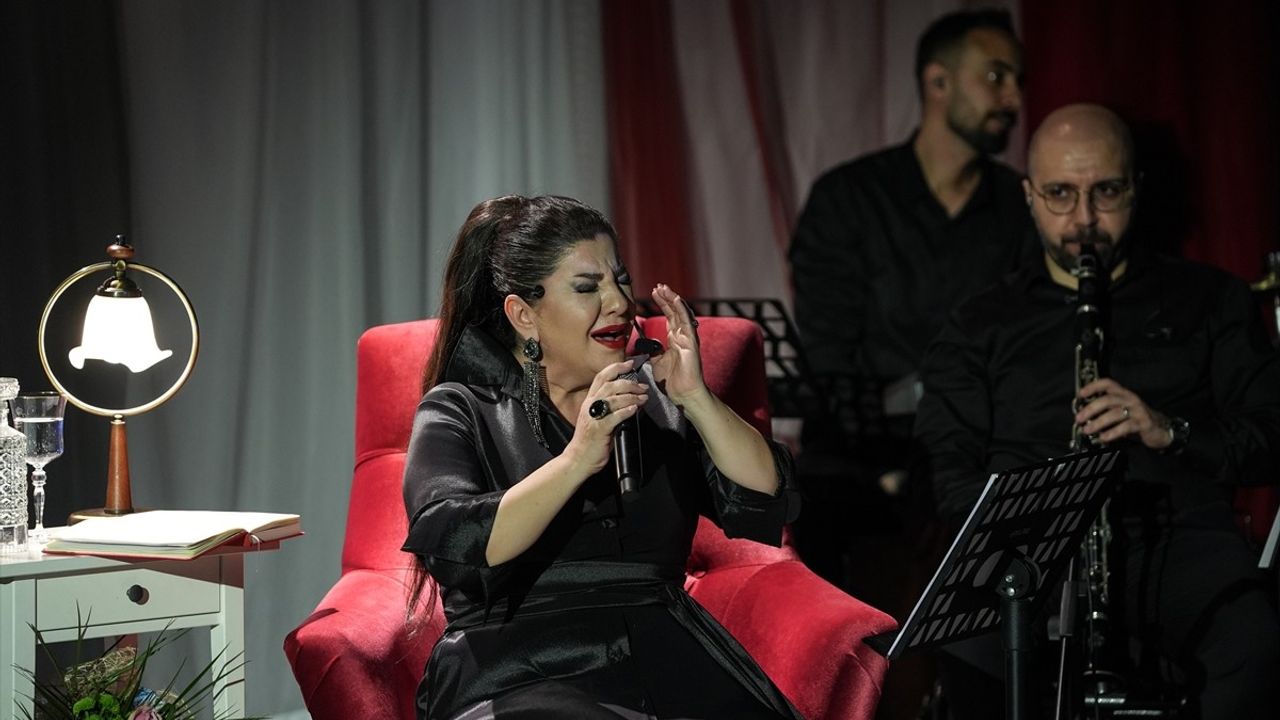 Ankara Türk Dünyası Müzik Topluluğu 'Aşk Diye Diye' Konseri ile Büyüledi