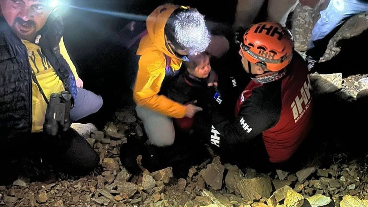 Antalya'da Kaybolan 2 Yaşındaki Kız Çocuğu Esra'nın Bulunduğu Duyuruldu