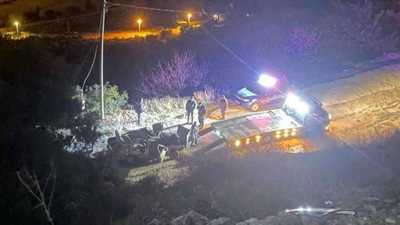 Antalya'da Uçurumdan Yuvarlanan Otomobilde 1 Ölü, 2 Yaralı