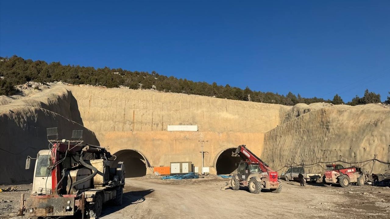 Antalya-Konya Alacabel Tüneli'nde Çalışmalar Devam Ediyor