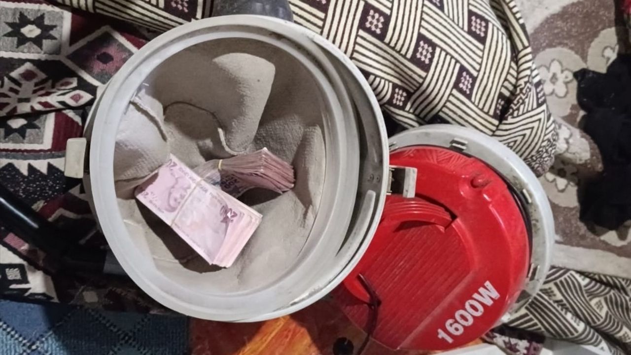 Ardahan'da Hırsızlık Olayının Güvenlik Kamerası Görüntüleri Ortaya Çıktı