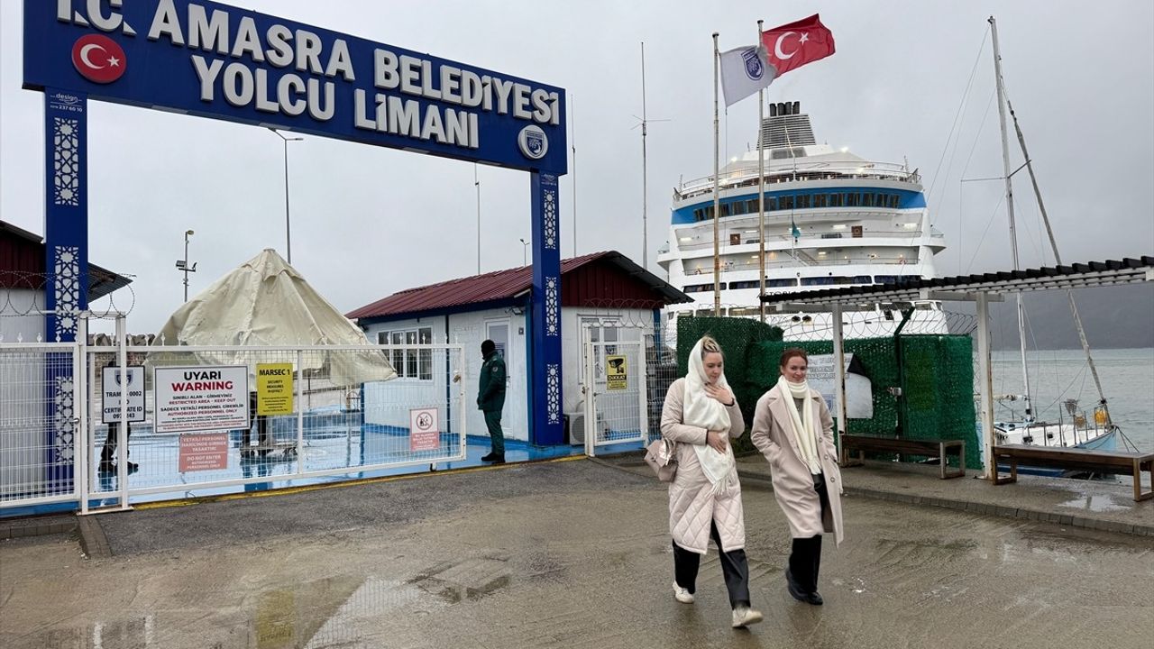 Astoria Grande Kruvaziyeri, Amasra'ya 722 Rus Yolcu ile Demirledi
