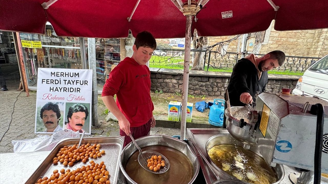 Aydın'da Ferdi Tayfur İçin Lokma Dağıtımı Gerçekleştirildi