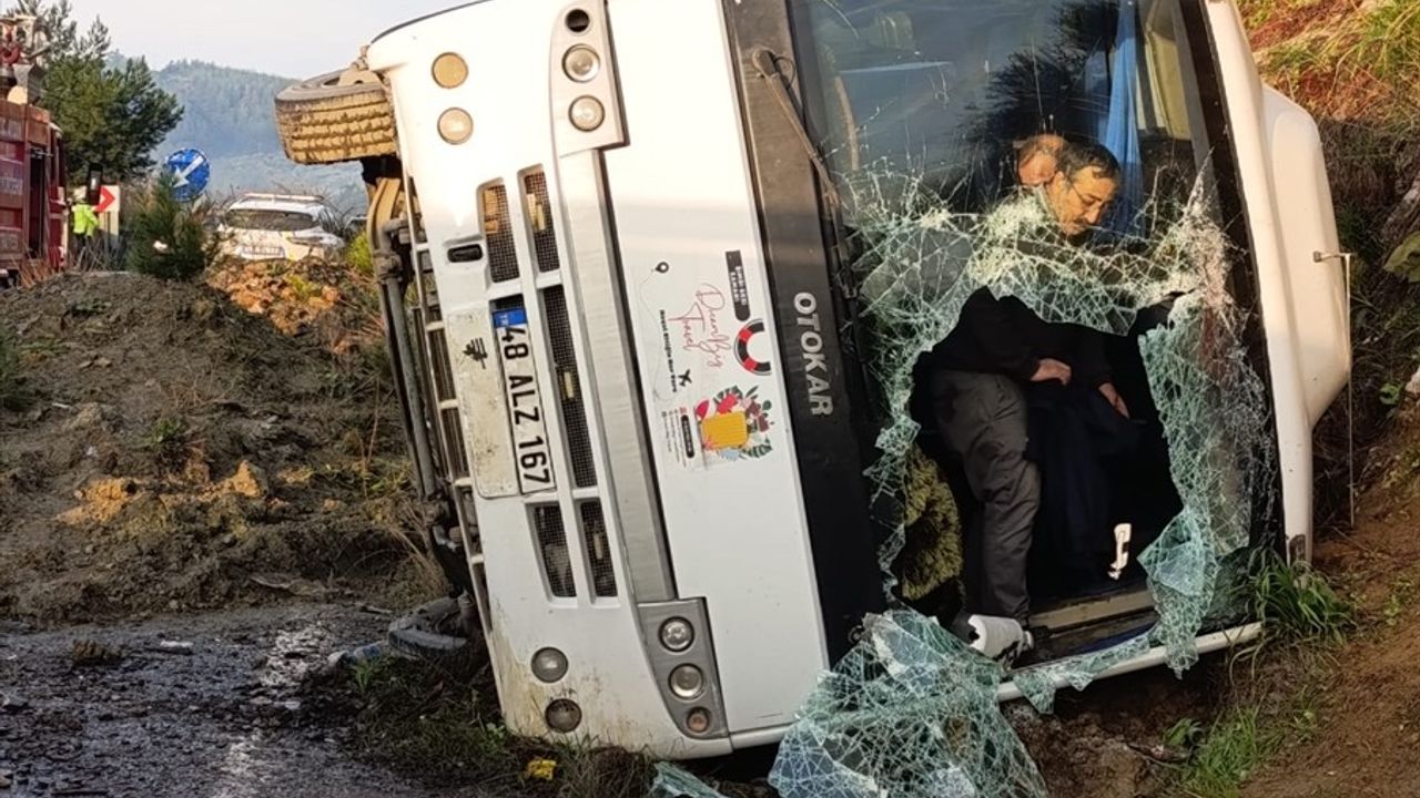 Aydın'da Tur Midibüsünün Devrilmesi Sonucu 23 Kişi Yaralandı