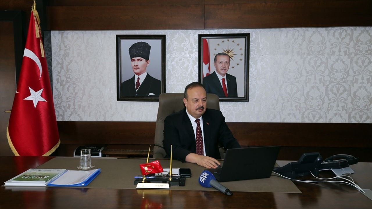 Aydın Valisi Yakup Canbolat, Anadolu Ajansı'nın 'Yılın Kareleri' Oylamasına Katıldı