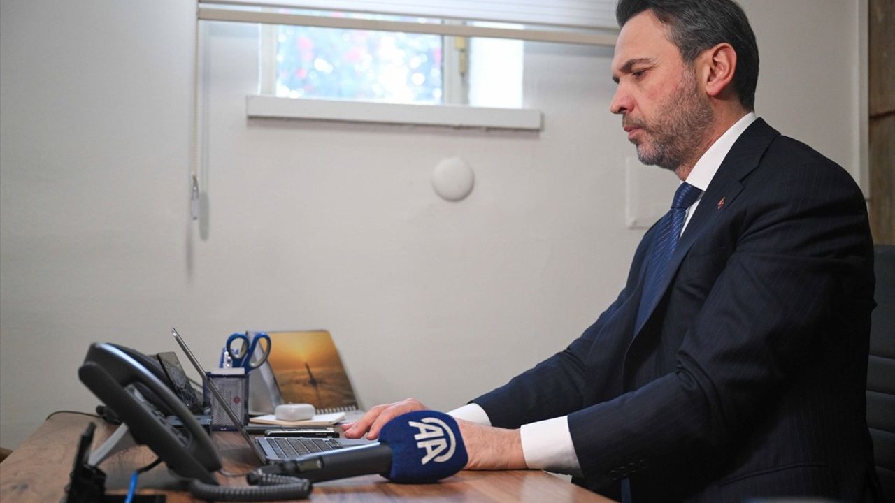 Bakan Alparslan Bayraktar, AA'nın 'Yılın Kareleri' Oylamasına Katıldı