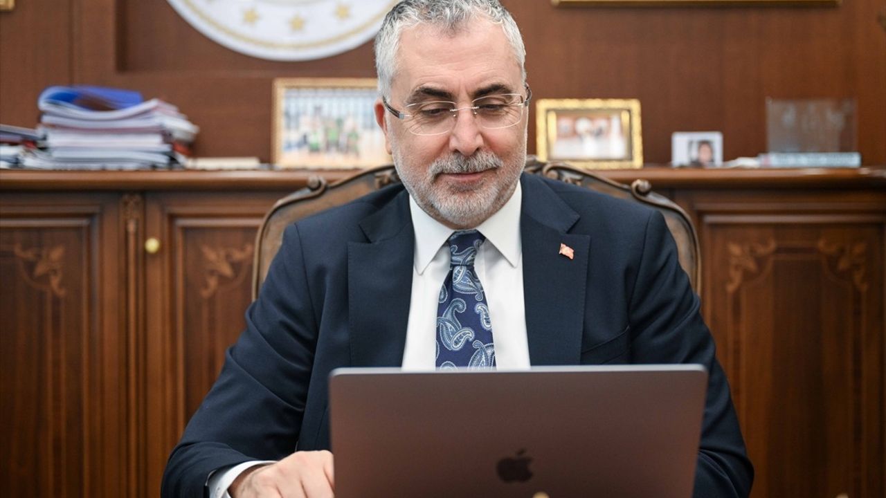 Bakan Işıkhan, Anadolu Ajansı'nın 'Yılın Kareleri' Oylamasına Katıldı