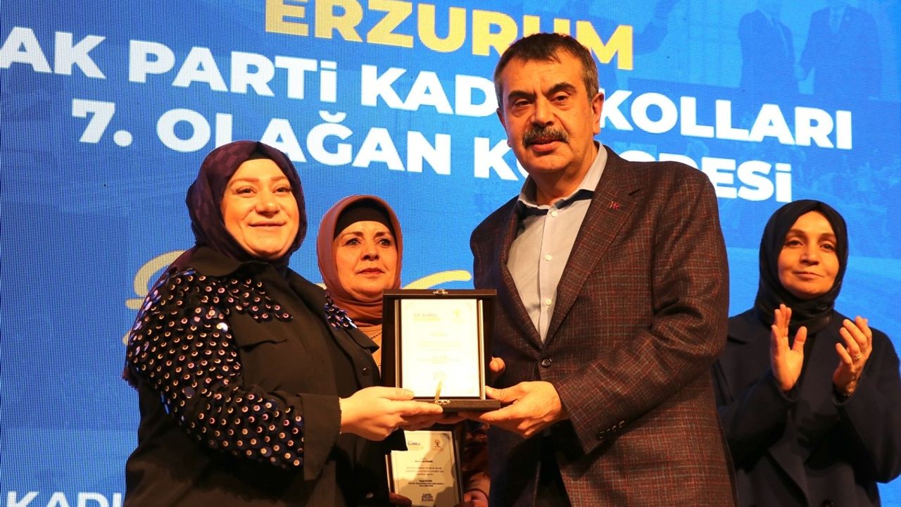 Bakan Tekin, Erzurum Kadın Kolları Kongresi'nde CHP'yi Eleştirdi