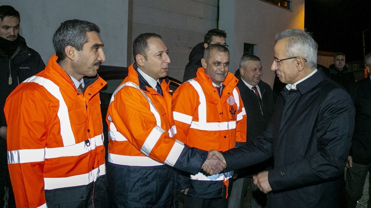 Bakan Uraloğlu, Bolu Dağı Tüneli Bakım ve İşletme Şefliği'ni Ziyaret Etti