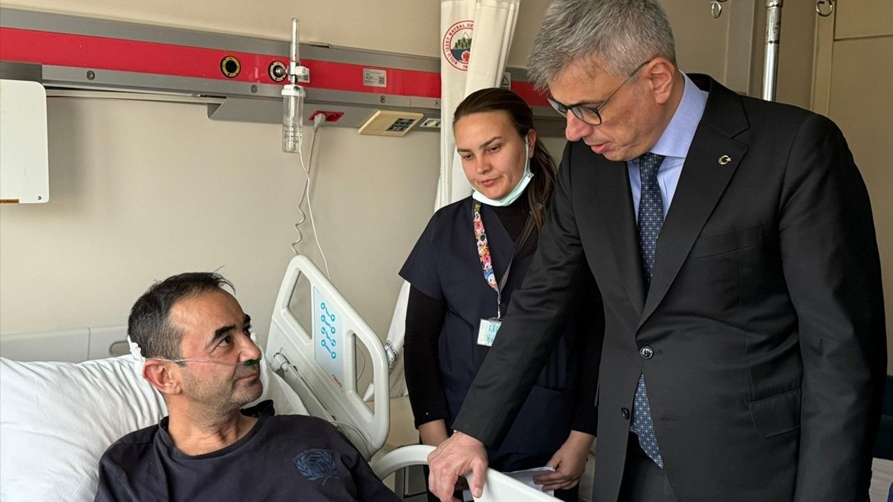 Bakanlar Memişoğlu ve Işıkhan, Kartalkaya'daki Yangında Yaralananları Ziyaret Etti