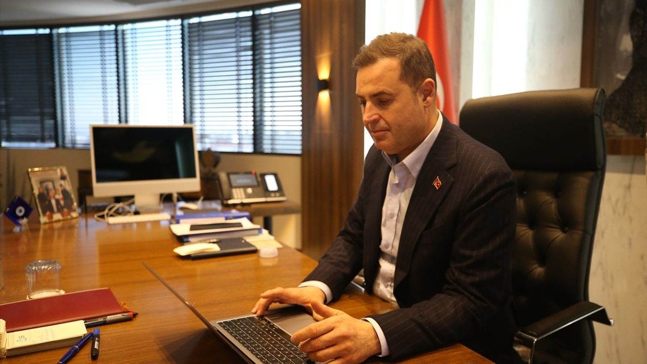 Balıkesir Büyükşehir Belediye Başkanı Ahmet Akın, Anadolu Ajansı'nın 'Yılın Kareleri' Oylamasına Katıldı