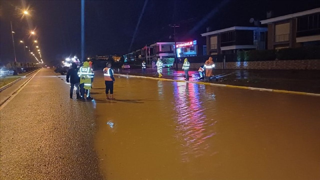 Balıkesir-Çanakkale Kara Yolu Yağış Nedeniyle Kısmen Kapandı