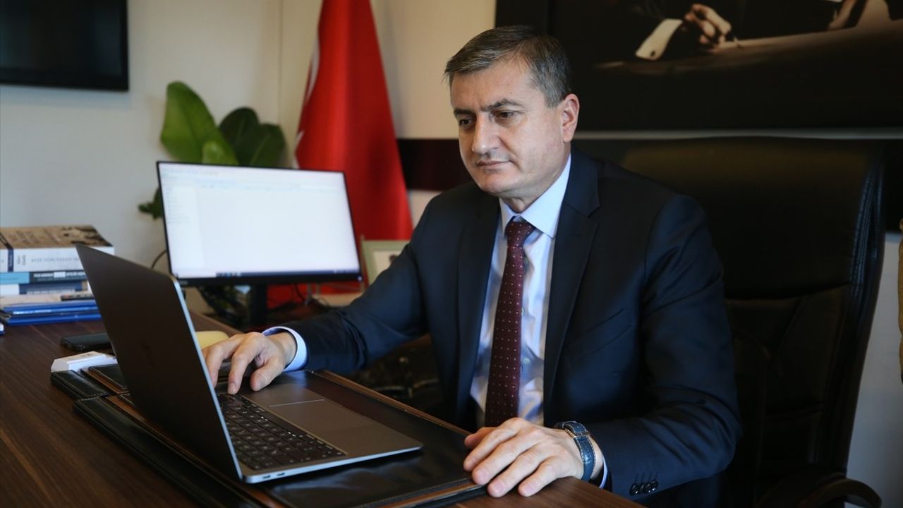 Balıkesir Cumhuriyet Başsavcısı Abdulkadir Akın, Anadolu Ajansı'nın 'Yılın Kareleri' Oylamasına Katıldı