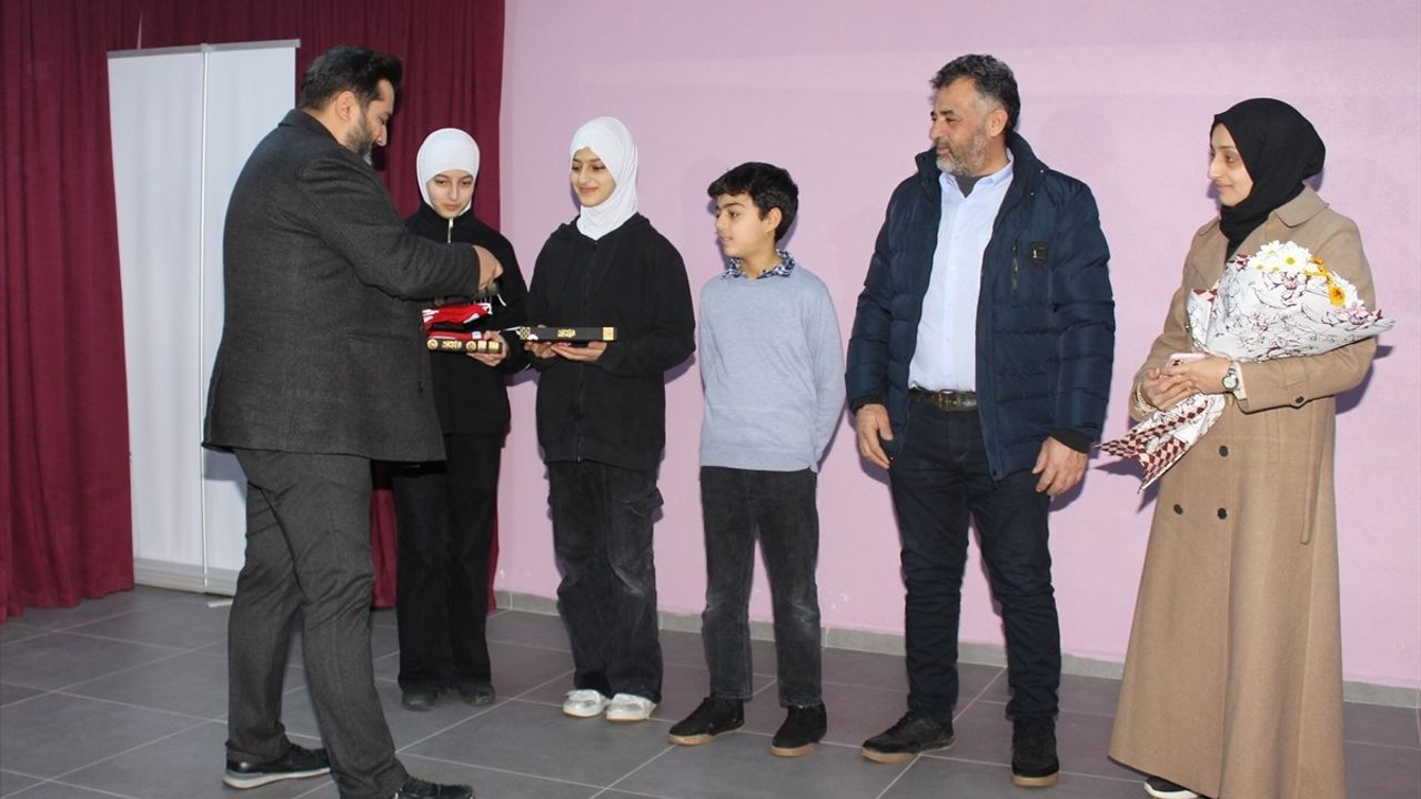 Balıkesir'deki Lise Öğrencileri, Suriye'ye Dönüş Yapan Arkadaşlarına Video Kliple Veda Etti