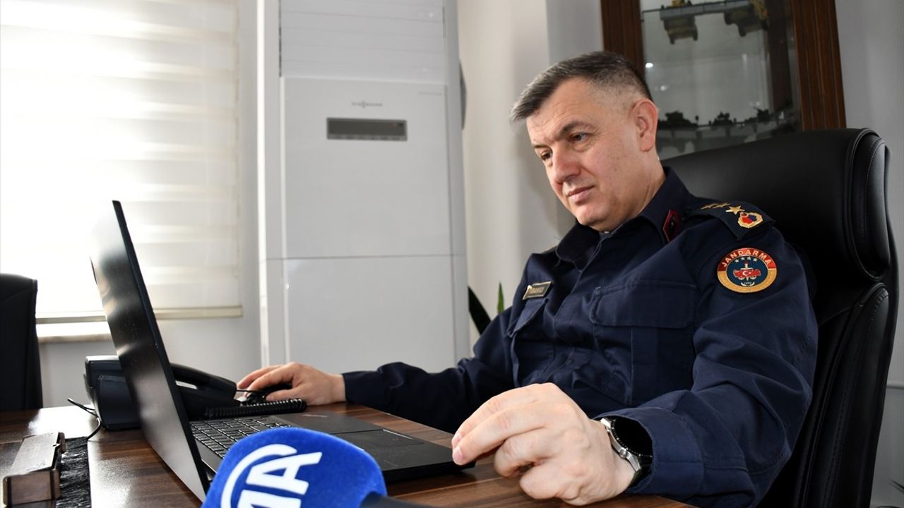 Bilecik İl Jandarma Komutanı Ferdi Erbakıcı, Anadolu Ajansı'nın Oylamasına Katıldı