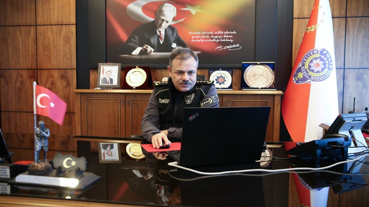 Bingöl Emniyet Müdürü Beyti Kalaycı, Anadolu Ajansı'nın Yılın Kareleri Oylamasına Katıldı