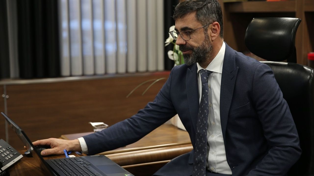 Bitlis Belediye Başkanı Tanğlay, Anadolu Ajansı'nın Yılın Kareleri Oylamasına Katıldı