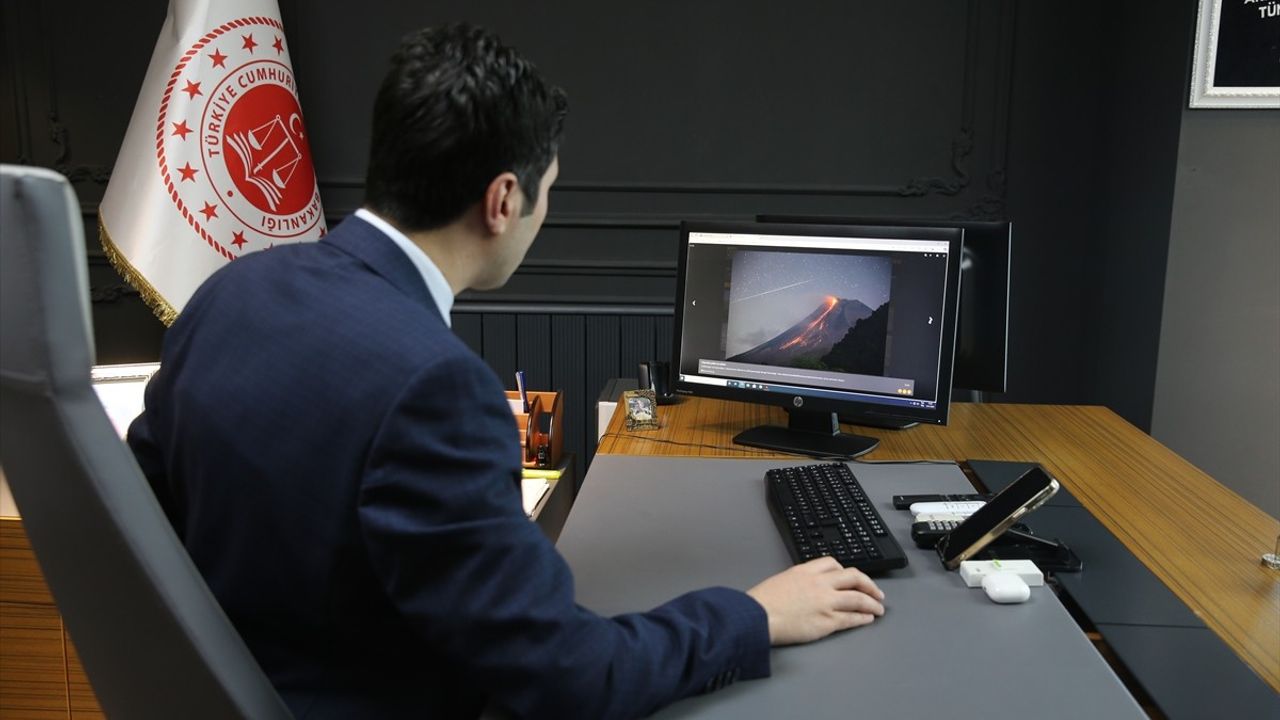 Bitlis Cumhuriyet Başsavcısı Emre Genç, Anadolu Ajansı'nın Yılın Kareleri Oylamasında Yer Aldı