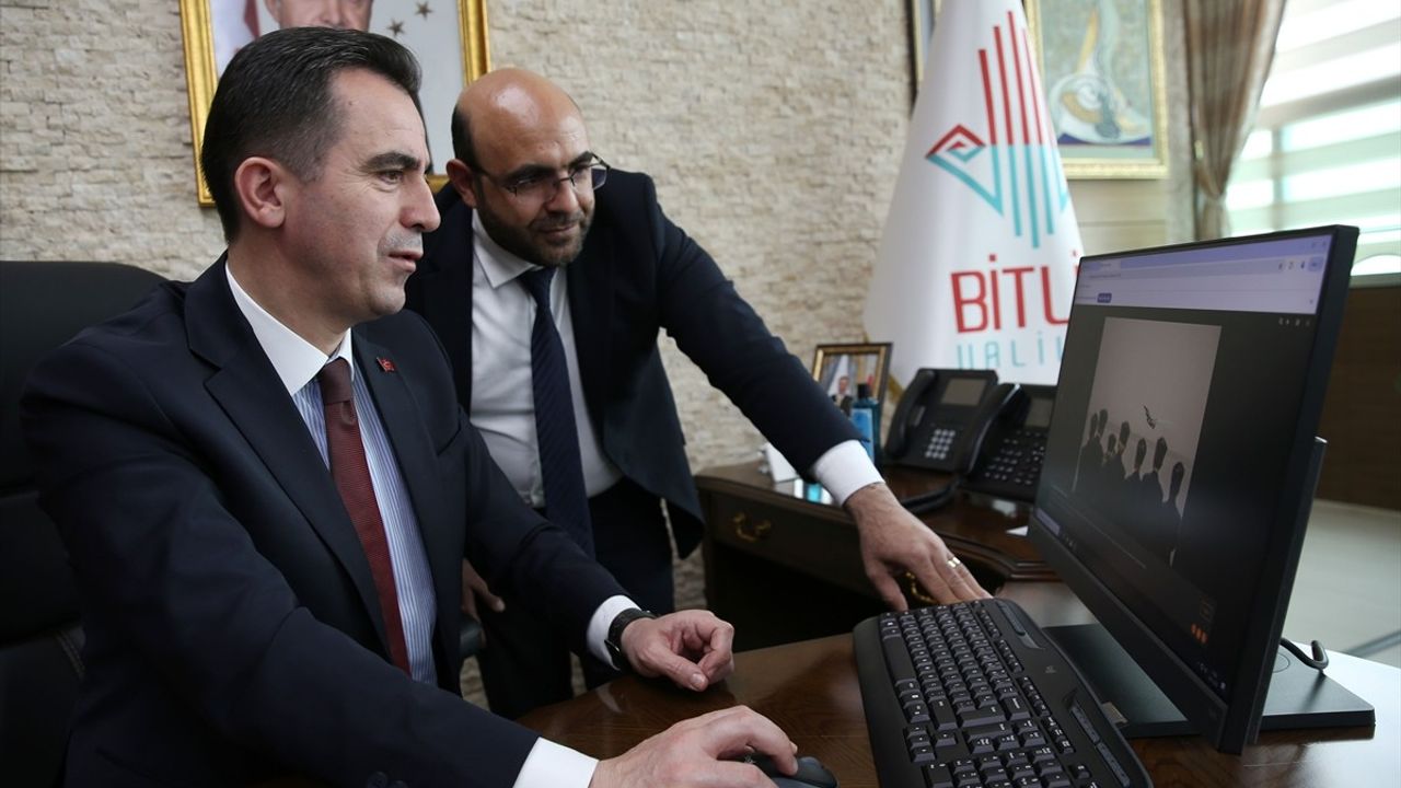 Bitlis Valisi Ahmet Karakaya, Anadolu Ajansı'nın 'Yılın Kareleri' Oylamasına Katıldı