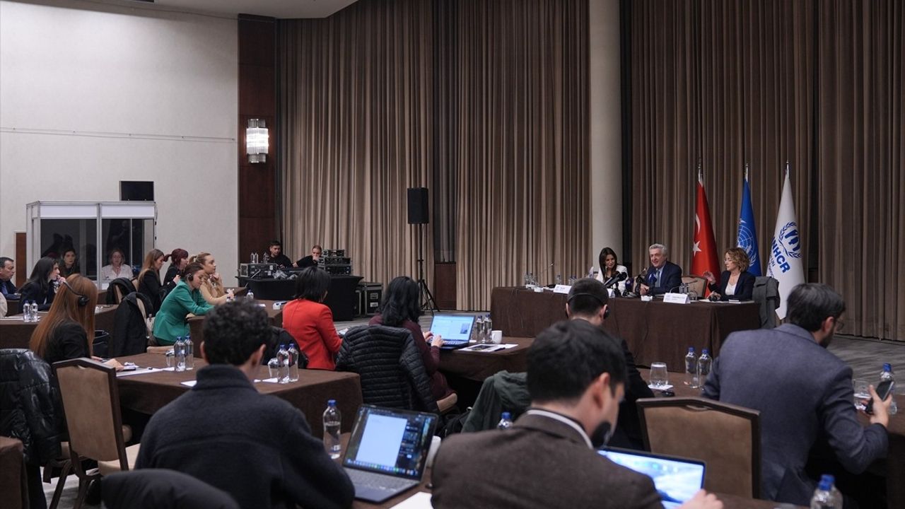 BM Mülteciler Yüksek Komiseri Grandi'den Suriye'ye Yaptırımların Kaldırılması Çağrısı