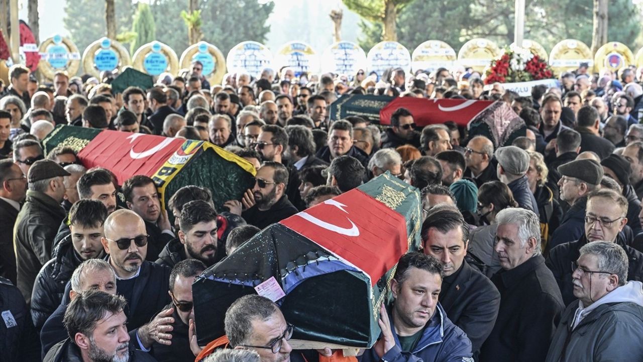 Bolu'daki Otel Yangınında Hayatını Kaybeden Güngör Ailesi Son Yolculuğuna Uğurlandı