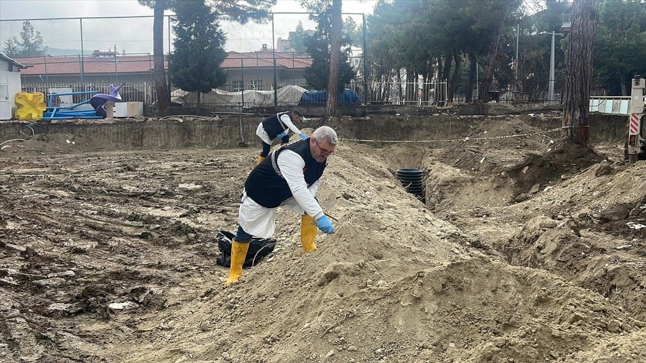 Burdur'da Öğretmenevi Bahçesinde İnsan Kemikleri Bulundu