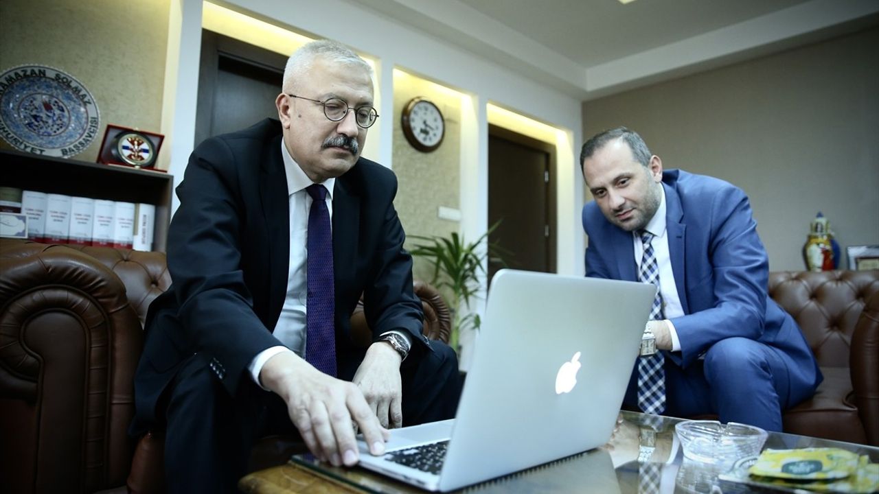 Bursa Cumhuriyet Başsavcısı Ramazan Solmaz, Anadolu Ajansı'nın Yılın Kareleri Oylamasına Katıldı