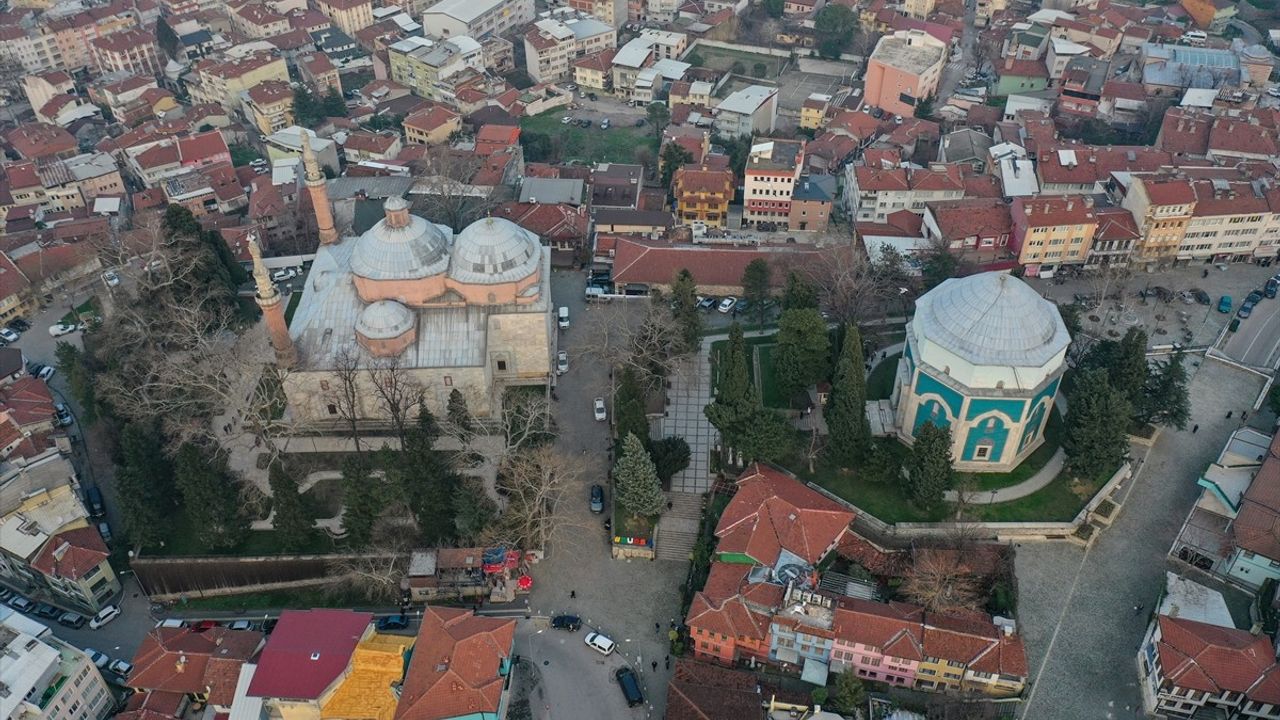 Bursa'da Manevi Mekanlar İçin Yayalaşma Projesi Hayata Geçiyor