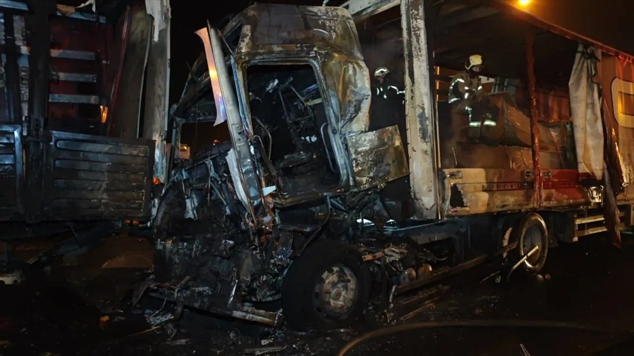 Bursa'da Tır Çarpışması: 1 Kişi Hayatını Kaybetti