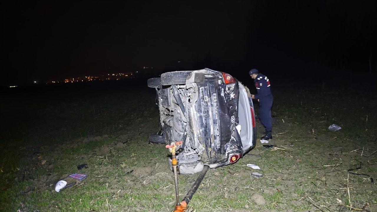 Bursa'nın İnegöl İlçesinde Takla Atan Otomobilde Üç Yaralı