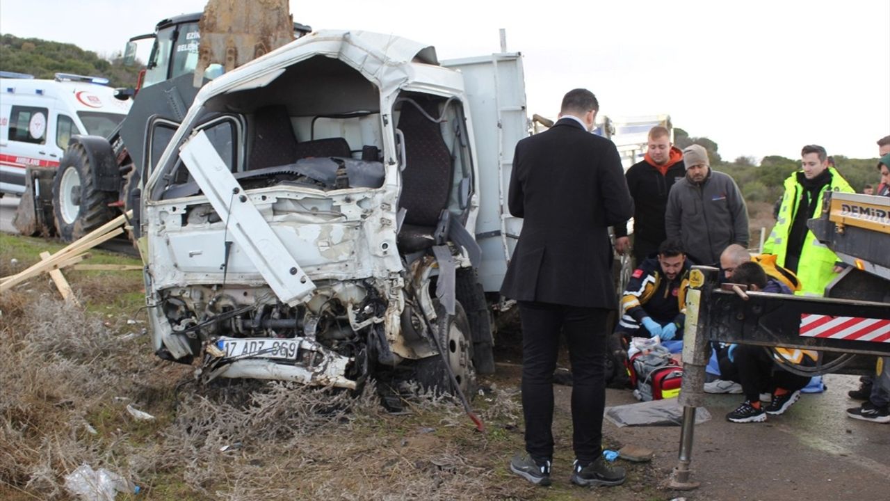 Çanakkale'de Kamyonet Çarpışması: 1 Ölü, 1 Yaralı