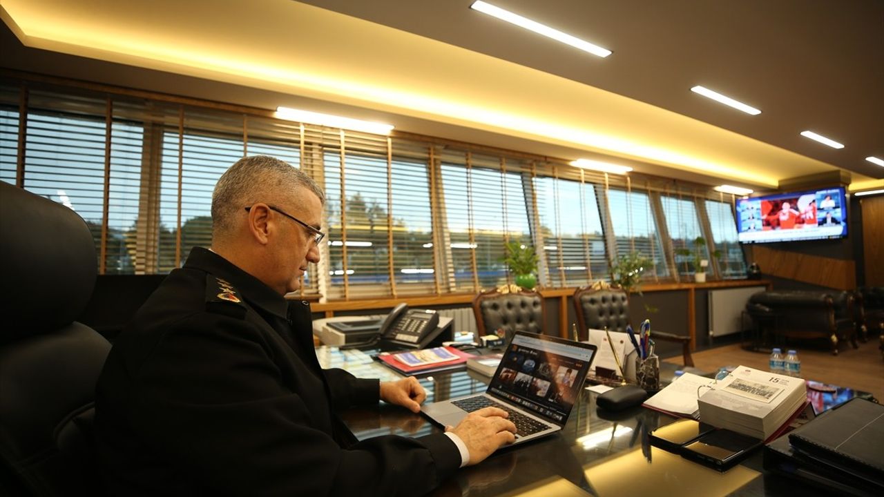 Çanakkale İl Jandarma Komutanı Ersin Aslan, Anadolu Ajansı'nın Yılın Kareleri Oylamasına Katıldı