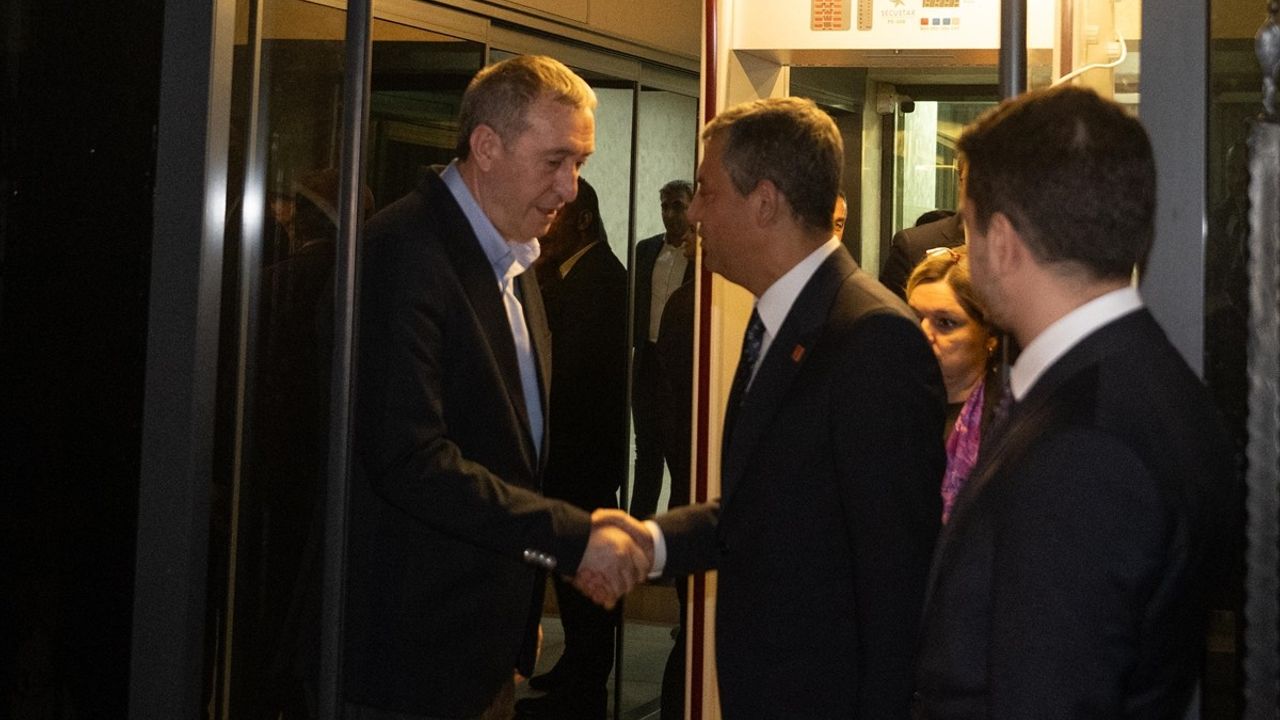CHP Genel Başkanı Özel, DEM Parti Eş Genel Başkanı Bakırhan'a Taziye Ziyareti Gerçekleştirdi