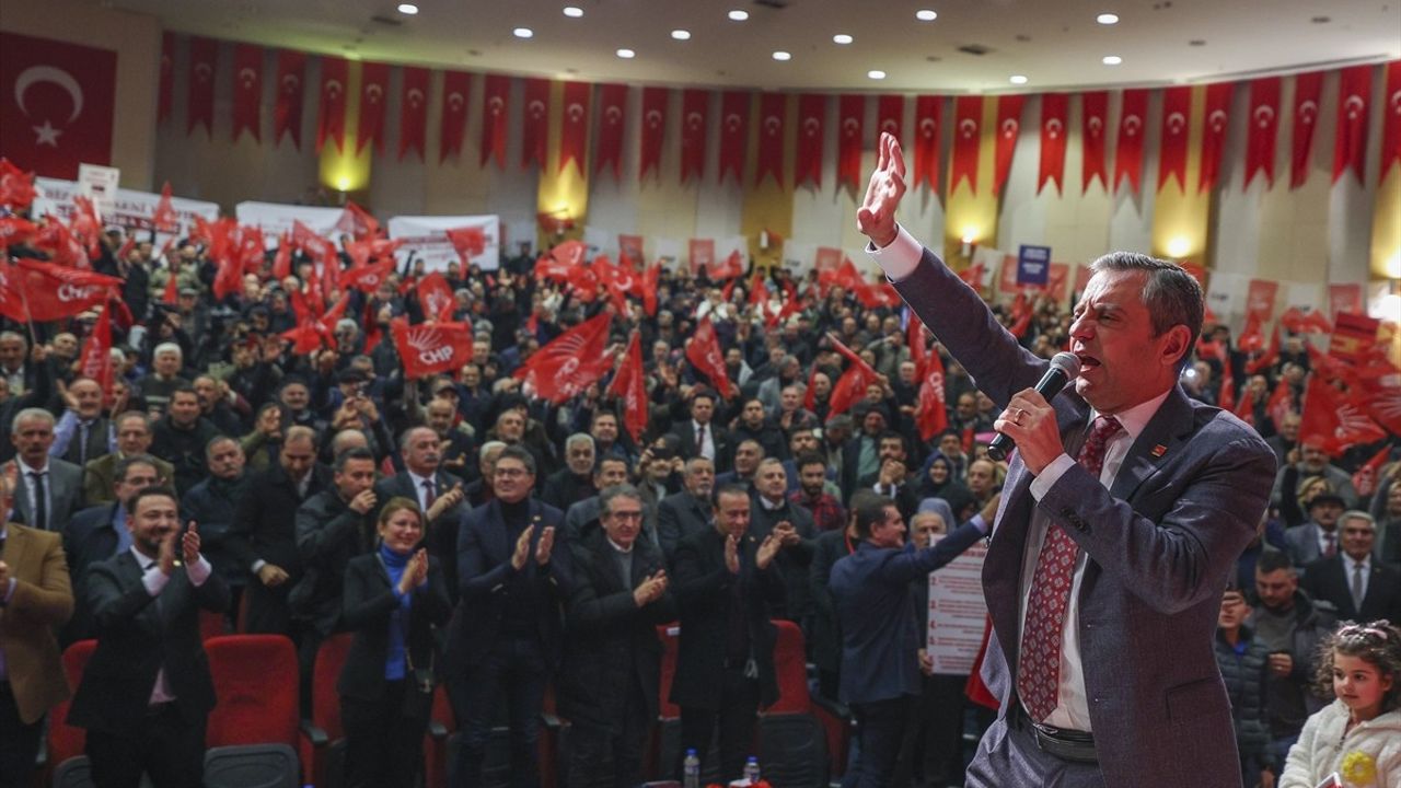 CHP Genel Başkanı Özgür Özel Erzurum'da Halk Buluşması düzenledi