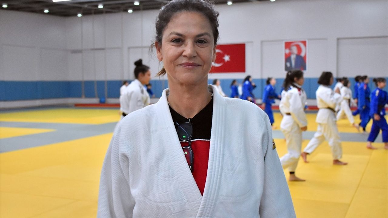 Cimnastik Hayali Yarım Kalan Büşra, Judoda Avrupa Üçüncüsü Oldu