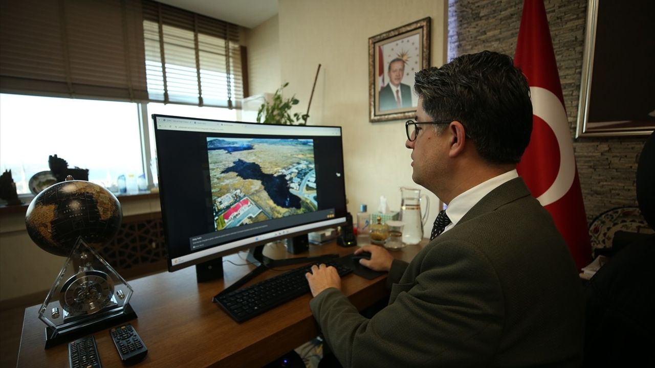 ÇOMÜ Rektörü Prof. Dr. Cüneyt Erenoğlu, Anadolu Ajansı'nın 'Yılın Kareleri' Oylamasına Katıldı