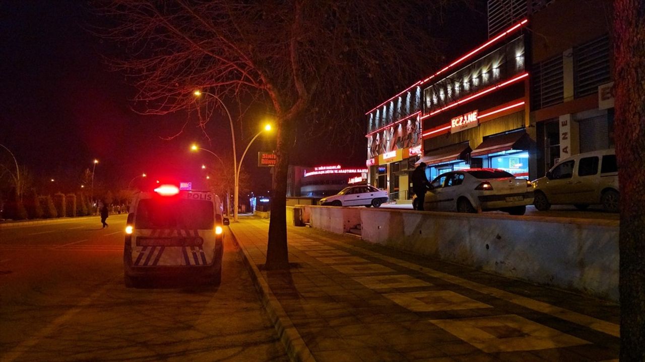 Çorum'da Eczaneye Taşla Saldırı Üzerine İki Şüpheli Gözaltına Alındı
