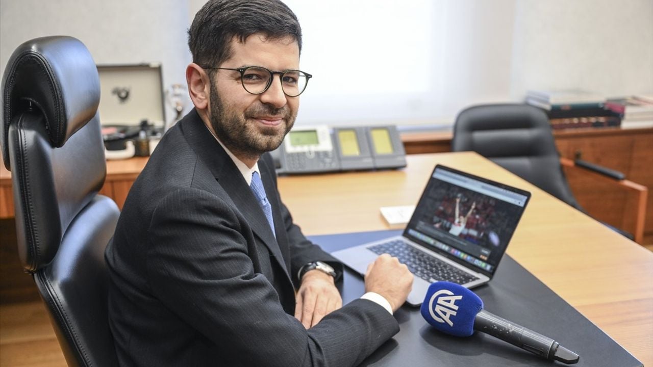 Cumhurbaşkanlığı Yatırım Ofisi Başkanı Burak Dağlıoğlu, AA'nın 'Yılın Kareleri' Oylamasına Katıldı