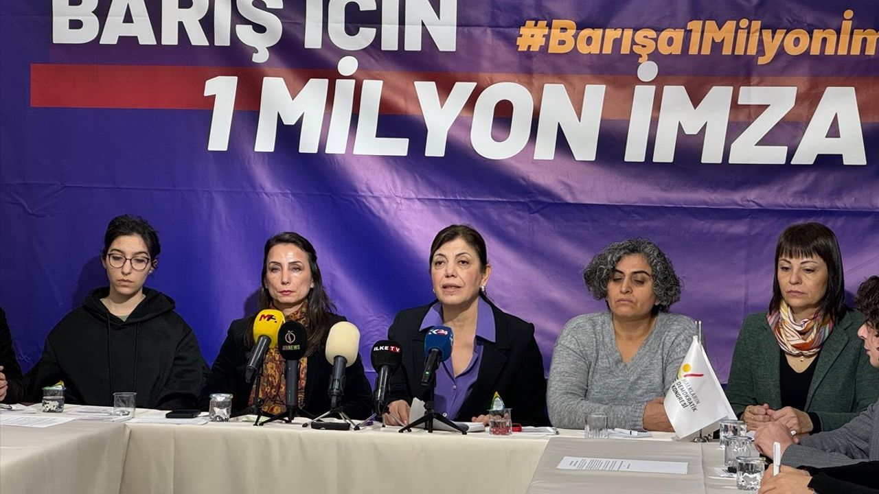 DEM Parti Eş Genel Başkanı Hatimoğulları, 'Barış için 1 milyon imza' Kampanyasında