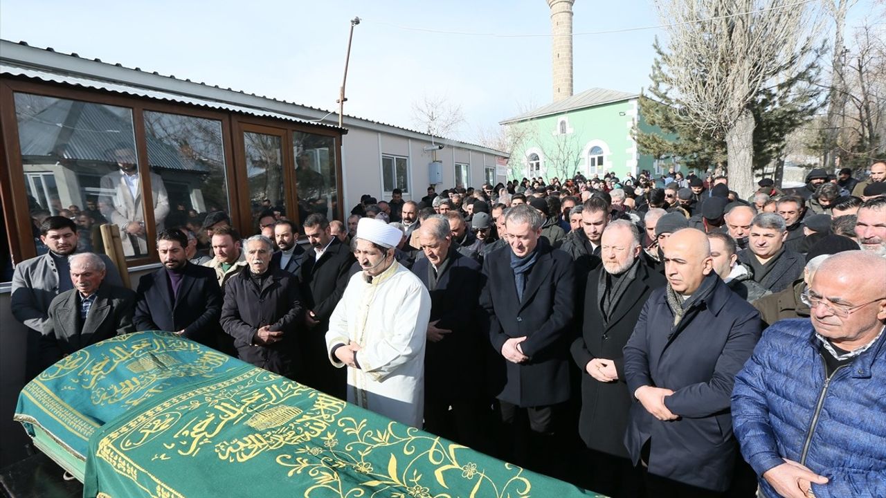 DEM Parti Eş Genel Başkanı Tuncer Bakırhan'ın Babası Ali Bakırhan Defnedildi