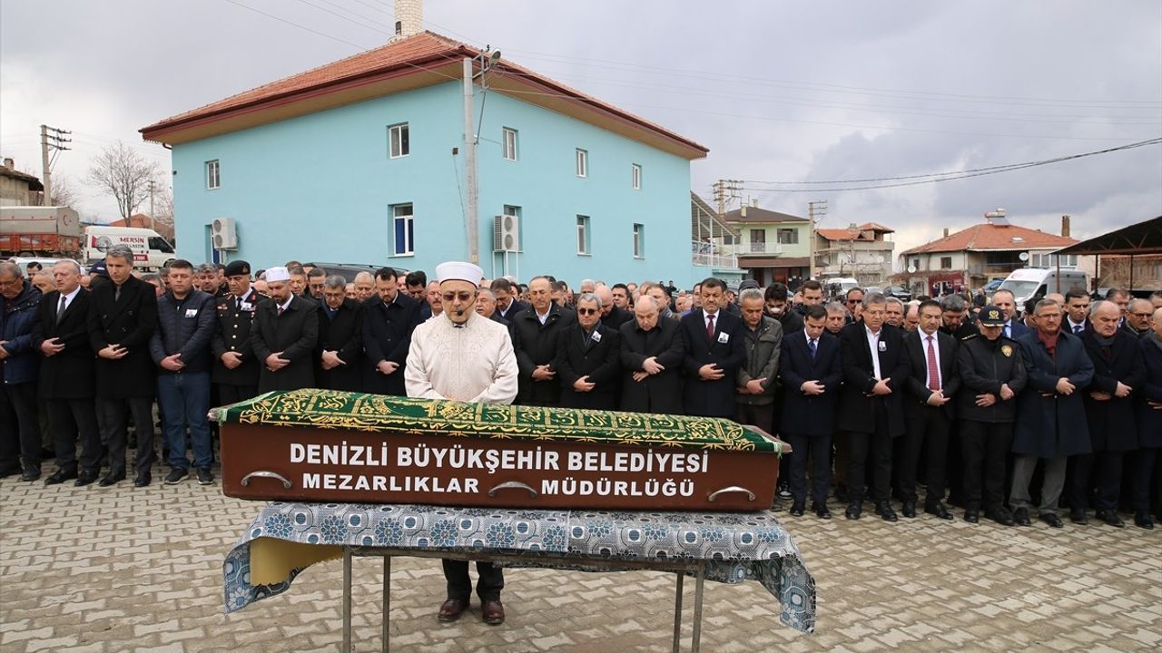 Denizli'de Traktör Kazasında Hayatını Kaybeden Hüseyin Yıldız Defnedildi