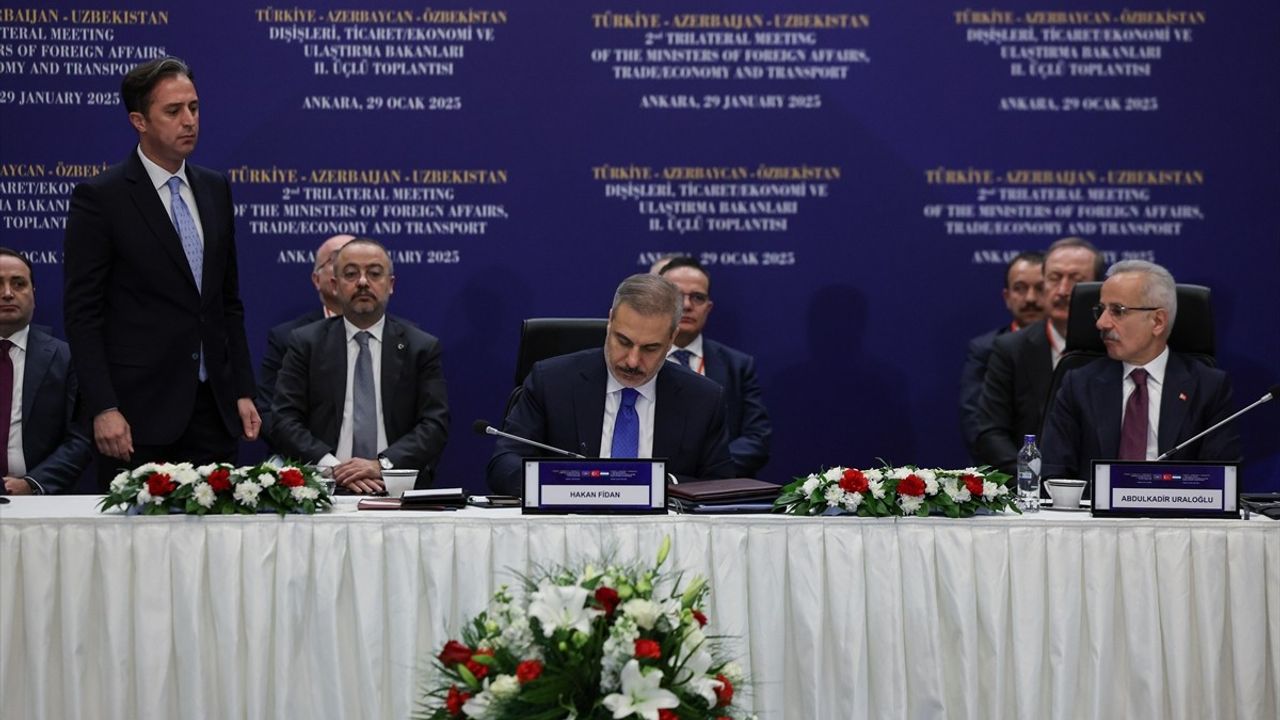 Dışişleri Bakanı Hakan Fidan, Türkiye-Azerbaycan-Özbekistan Üçlü Toplantısı'nda Önemli Açıklamalarda Bulundu