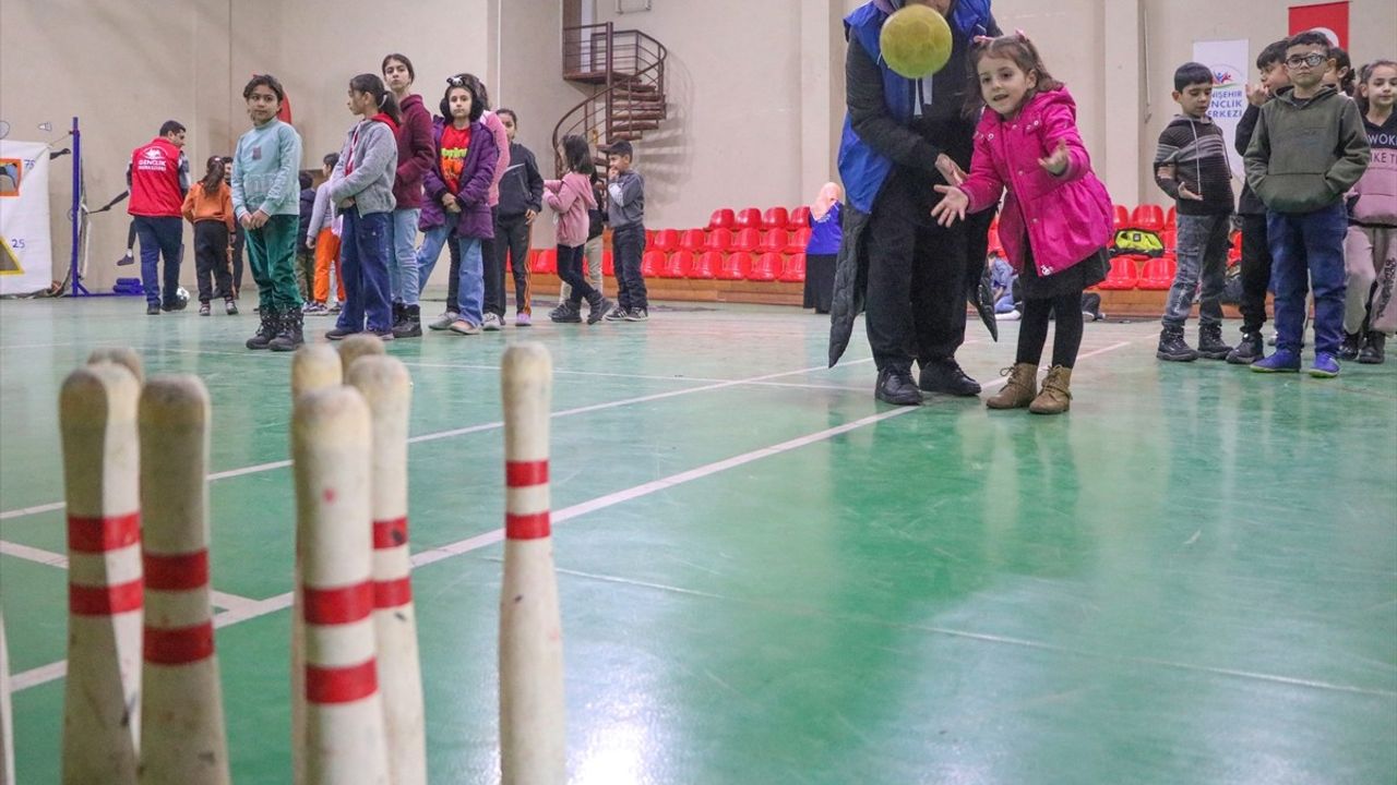 Diyarbakır'da Çocuklar Sıfır Atık Bilinciyle Oyun Materyalleri Hazırlıyor