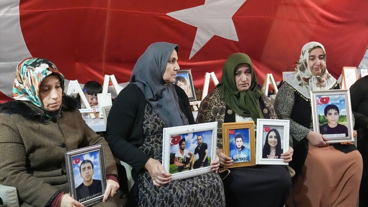 Diyarbakır'da Evlat Nöbeti: Kavuşma Sevinci