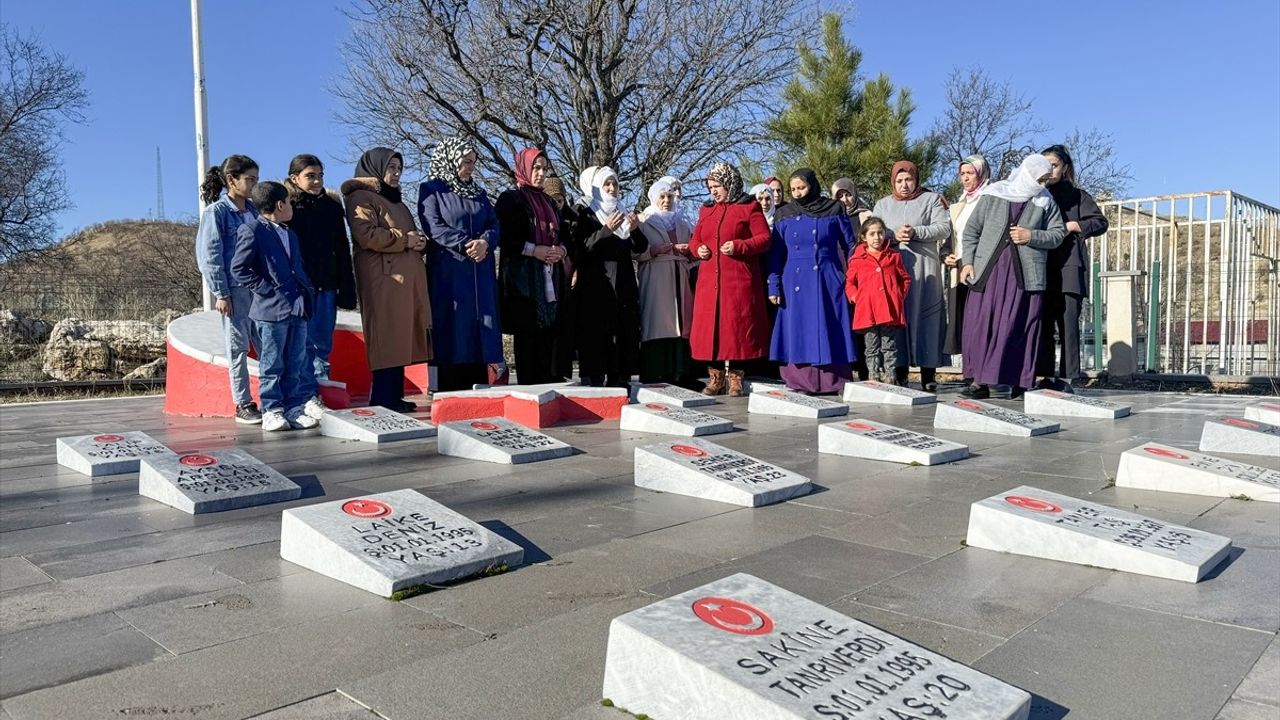 Diyarbakır'da PKK Saldırısında Şehit Olan 23 Kişi Anıldı